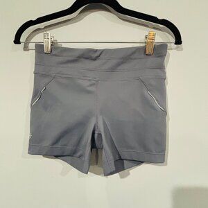 Athleta Cross It Shortie Shorts Size S